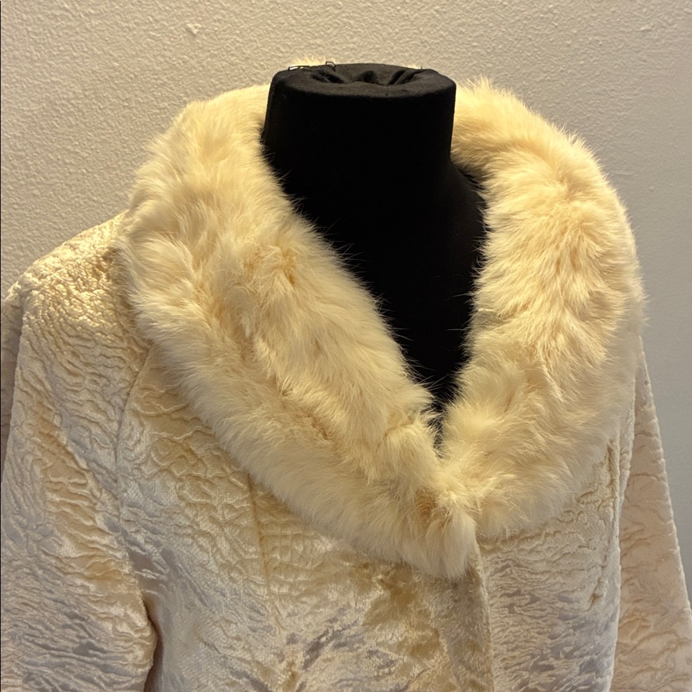 Vintage Cream patterned, velvet, cropped rabbit Fur Collar Coat size L 38”chest